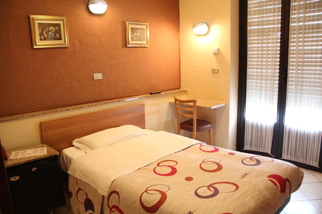 Hotel Persico Saluzzo Phòng bức ảnh